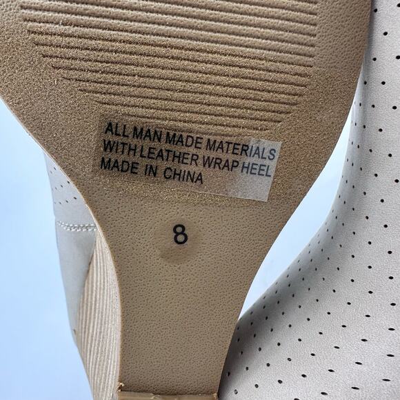 DV by Dolce Vita Gerdy Ankle Bootie Wedge Heel Vegan Leather Beige Womens Size 8 - Picture 10 of 10